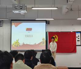 一群人在开会 描述已自动生成